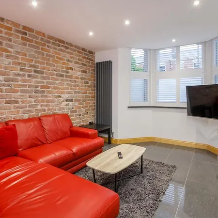 The Haven At The Lawrence Apartment