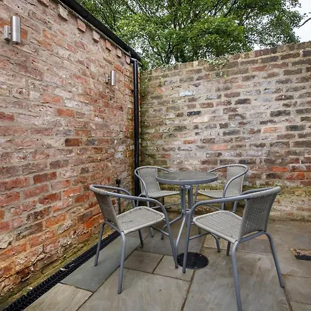 The Haven At The Lawrence Apartment