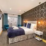 The Haven At The Lawrence Apartment