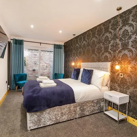 The Haven At The Lawrence Apartment